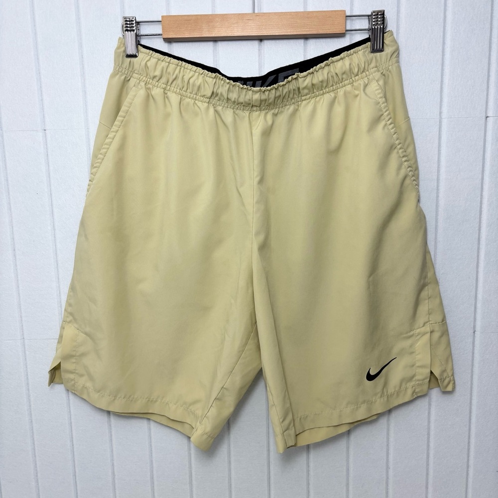Nike Men's Cream Athletic Shorts‎ Size M